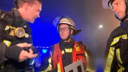 Feuerwehrmänner der Berufsfeuerwehr Offenbach bei einer Einsatzbesprechung.