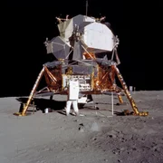 Neil Armstrong war der erste Mensch, der 1969 den Mond betrat.