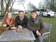 In Frankfurt am Main treffen die "X:Genius"-Moderatoren Caro und Gunnar Prof. David Groneberg (Mi.).