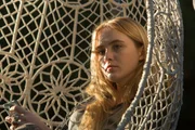 Abigail Mackenzie (Kathryn Newton).
