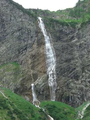 Der Wasserfall Bergaicht am südlichen Ende des Sees stürzt über 250 Meter herunter.