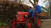 Michels Opa hat ihm das Treckerfahren beigebracht.