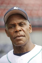 Gaststar Danny Glover spielt den Baseball-Coach Mel Hornsby