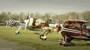 Drei Kunstflugpiloten in ihren Maschinen, bevor sie einen Formationsflug durchführen.