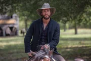 David Kingston (Liam Hemsworth)