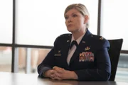 Kann Colonel Powers (Debra Monk) bei den Ermittlungen in ihrem neuen Fall helfen?