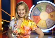 hr-fernsehen DAS SCHLAGERRAD ... FEIERT SILVESTER, Mit Ruth Moschner, am Montag (31.12.12) um 17:55 Uhr.
Ruth Moschner präsentiert die besten Schlagerhits der vergangenen sechzig Jahre.