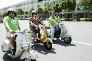 Hubertus von Hohenlohe mit dem Vespa-Club Saigon