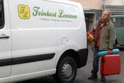 "Beste Feinde" bietet feinen Humor und erzählt die Geschichte von zwei Männern, die sich ungewollt gemeinsam auf die Suche nach sich selbst machen.
Im Bild: Bert Michilinski ((Uwe Ochsenknecht)