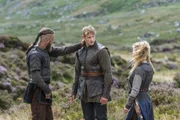 Wieder vereint: Ragnar (Travis Fimmel, l.) mit seinem Sohn Bjorn (Alexander Ludwig, M.) und seiner Exfrau Lagertha (Katheryn Winnick, r.) ...