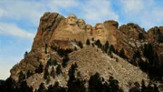 Bildunterschrift:
Die Witterung hat ihre Spuren auf dem Mount-Rushmore-Denkmal hinterlassen.