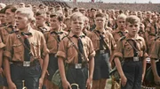 Bildunterschrift:
Die 12. SS-Panzerdivision „Hitlerjugend“ wurde im Herbst 1943 von Reichsführer SS Heinrich Himmler gegründet. 16.000 Hitlerjungen des Jahrgangs 1926 wurden zu diesem Zwecke eingezogen.