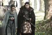Auf ihrem Weg zurück ins Lager unterhalten sich Talisa (Oona Chaplin) und Robb Stark (Richard Madden) über seine bevorstehende Hochzeit mit einer der Töchter von Lord Frey.