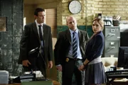 (v.l.): Detective Estes (Joe Chrest), Detective Gay (Jason Brown) und Julianne (Brooke Nevin)