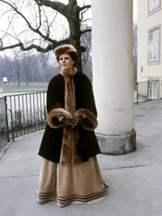 Maresa Hörbiger (Marie).