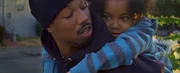Der junge Afroamerikaner Oscar Grant (Michael B. Jordan) ist aus dem Gefängnis entlassen worden und möchte ein verantwortungsvollerer Vater für seine Tochter Tatiana (Ariana Neal) sein. Kurz darauf wird er von einem weißen Polizisten erschossen. „Nächster Halt: Fruitvale Station“ basiert auf einem echten Fall aus dem Jahr 2009.