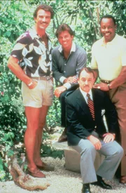 V.l.: Magnum (Tom Selleck), Orville 'Rick' Wright (Larry Manetti), Higgins (John Hillerman), TC (Roger E. Mosley)