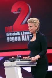 Mit Witz, Charme und Schlagfertigkeit kommentiert Moderatorin Barbara Schöneberger die überraschenden Ereignisse der Event-Show.