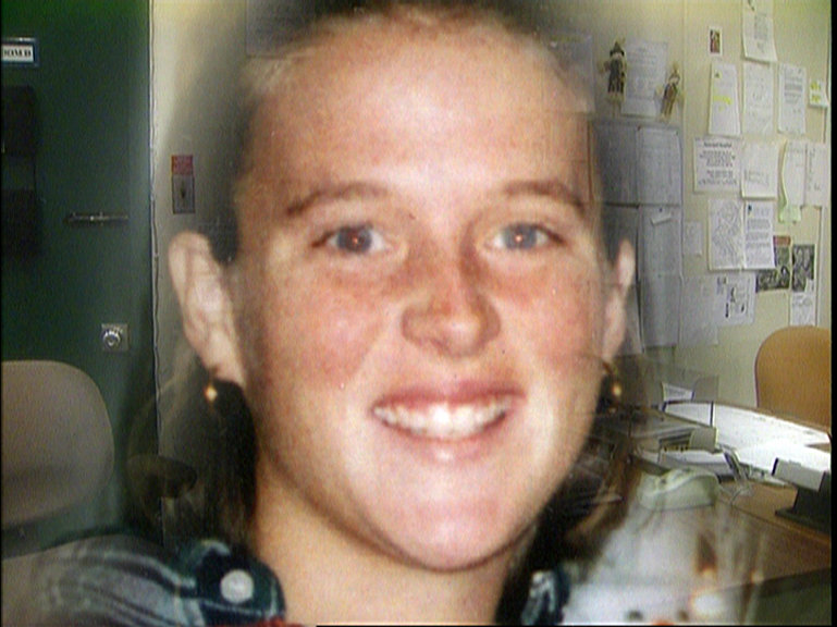 Im Dunkel der Nacht - Am 20.6.1996 wird Amy Willard (Foto) ermordet. Die Ermittler gehen davon aus, dass ein anderer Autofahrer die junge Frau abgedrängt, dann zum Aussteigen gezwungen und anschließend getötet hat..