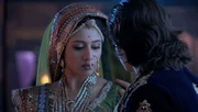 Jalal Akbar (Rajat Tokas, re)
Jodha Bai (Paridhi Sharma, li)
