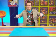 Mister Maker zeigt Vorschulkindern, wie man aus ganz normalen Haushaltsgegenständen und altem Krimskrams tolle Sachen gestalten kann.