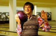 Ranjid (Kaya Yanar) versucht es mit Bowling.