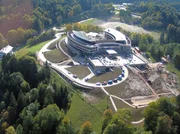 Auf dem Obersalzberg bei Berchtesgaden, wo einst Hitlers Urlaubsdomezil stand, wurde 2005 das 5-Sterne Intercontinental-Hotel gebaut.