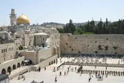 Die Klagemauer und der Felsendom in der Altstadt von Jerusalem