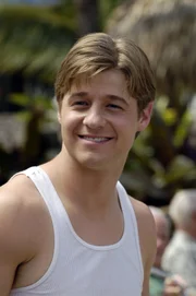 Benjamin McKenzie (Ryan).