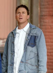 Brian Krause als Leo Wyatt