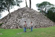 In der Mayastadt Lubaantun bei Belize in Zentralamerika soll Mitchell Hedges den berühmtesten aller Kristallschädel gefunden haben.