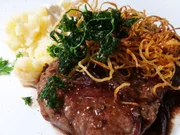 Zwiebelrostbraten mit Kartoffelstampf.