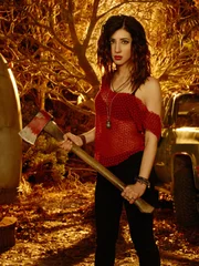 Kelly (Dana Delorenzo)