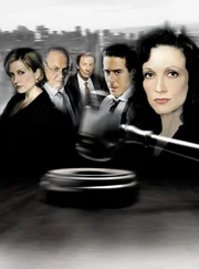 (v.l.): Kelly Gaffney (Amy Carlson), Arthur Branch (Fred Dalton Thompson), Lennie Briscoe (Jerry Orbach), Hector Salazar (Kirk Acevedo) und Tracey Kibre (Bebe Neuwirth)