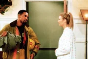 r: Phoebe (Lisa Kudrow)