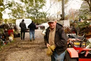 American Pickers Season1 EP Acres of Junk, American Pickers Die Troedelsammler Staffel1 EP Schlaraffenland
Mike Wolfe and Frank Fritz leave the scene..