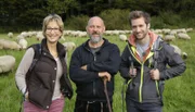 Yvonne Willicks ("Der Haushaltscheck") und Daniel Aßmann ("Ausgerechnet") ziehen mit Schäfer Andreas Eisenbarth (Mitte) und seiner Schafherde durch die Lande.