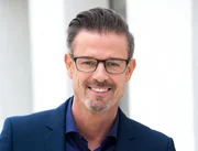Moderator Michael Antwerpes.
