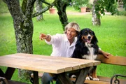 Hansi Hinterseer mit Berner Sennenhund Ustin.