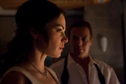 In der Hope Zion-Klinik der kanadischen Metropole Toronto hat sich mit Dr. Alex Reid (Erica Durance, l.) und Dr. Charlie Harris (Michael Shanks, r.) ein wahres Traumpaar gefunden ...