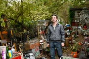 American Pickers Season1 EP Frank's Gamble, American Pickers Die Troedelsammler Staffel1 EP Auf dem Schrottplatz
Mike Wolfe explores the pickings..
