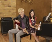 Ross Lynch, Laura Marano