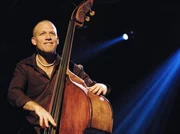 WDR Fernsehen JAZZLINE, "Avishai Cohen Quintet", Aufzeichnung der 30. Leverkusener Jazztage 2009, am Dienstag (20.04.10) um 23:15 Uhr.
Avishai Cohen