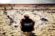 Agnès Varda am Strand von Noirmoutier