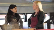 Sinas (re.) Weg in die Selbstständigkeit mit einem Imbisswagen entpuppt sich als enorme Schuldenfalle. Auch Freundin Jessi (21, li.) war von Anfang an dagegen..