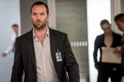 Sullivan Stapleton (Kurt Weller).