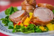 Schweinefleisch mit Peperoncino und Mango