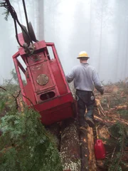 Ax men Season2 Clash of the Titans, Ax Men Staffel2 Aufholjagd
Logger walking on a log next to red carriage..