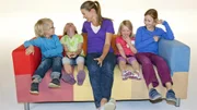 Zusammen mit Kindern präsentiert Anke Engelke das neue Tiermagazin und zeigt spannende und faszinierende Geschichten über Tiere und spricht mit ihren Gästen darüber.