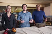 Juliet (Maggie Lawson), Shawn Spencer (James Roday), Gus Guster (Dulé Hill, r.)